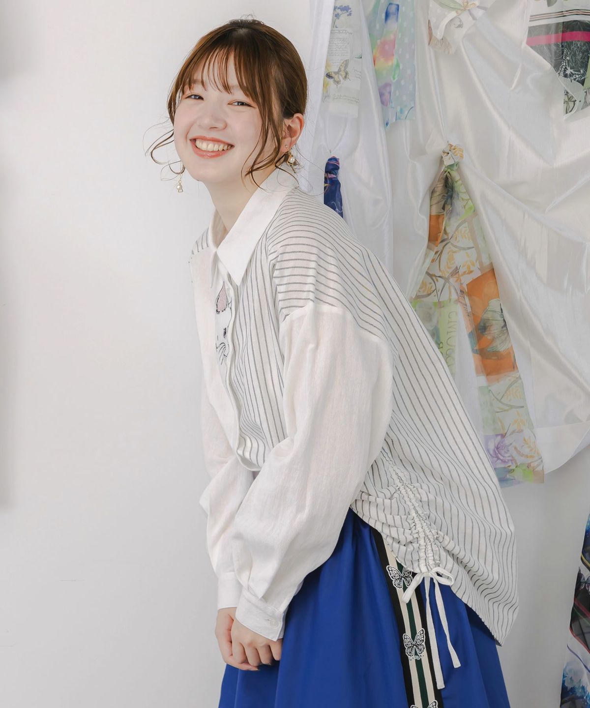 ネコの横顔刺繍 ストライプ切替シャツ-4
