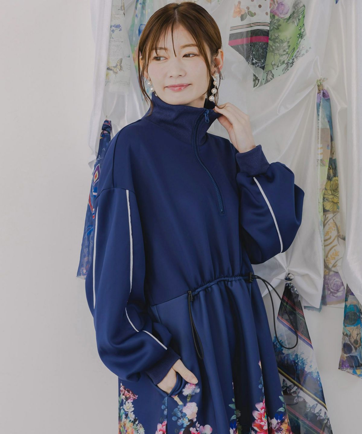 花柄に隠れ黒ネコ柄 ハーフジップジャージワンピース-2