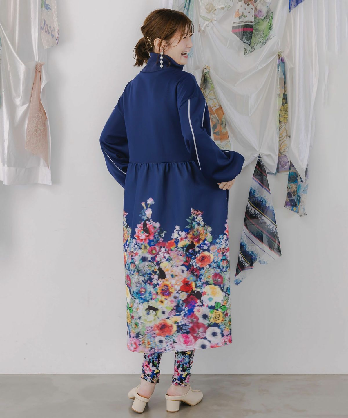 花柄に隠れ黒ネコ柄 ハーフジップジャージワンピース-5