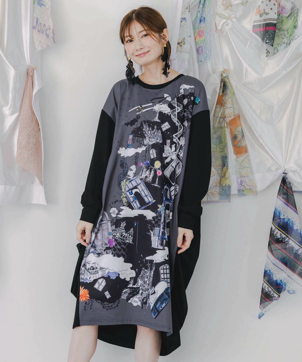 不思議な街柄タック入りワンピース-2