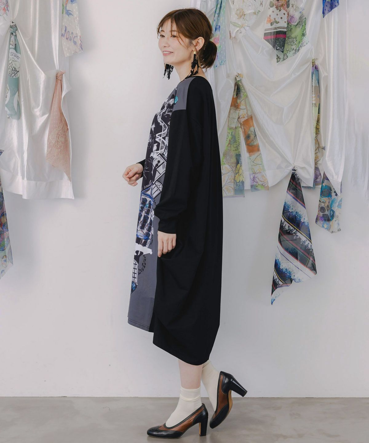 不思議な街柄タック入りワンピース-4