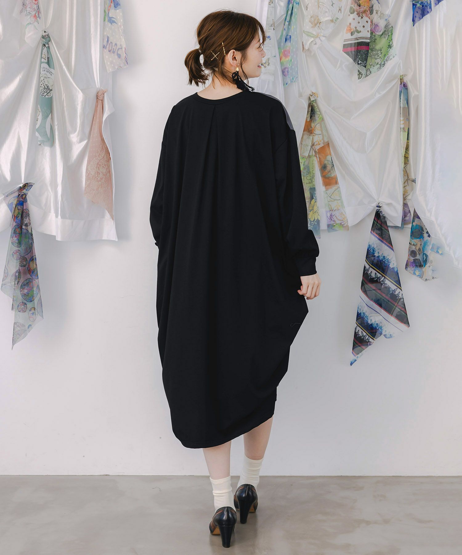 不思議な街柄タック入りワンピース-5