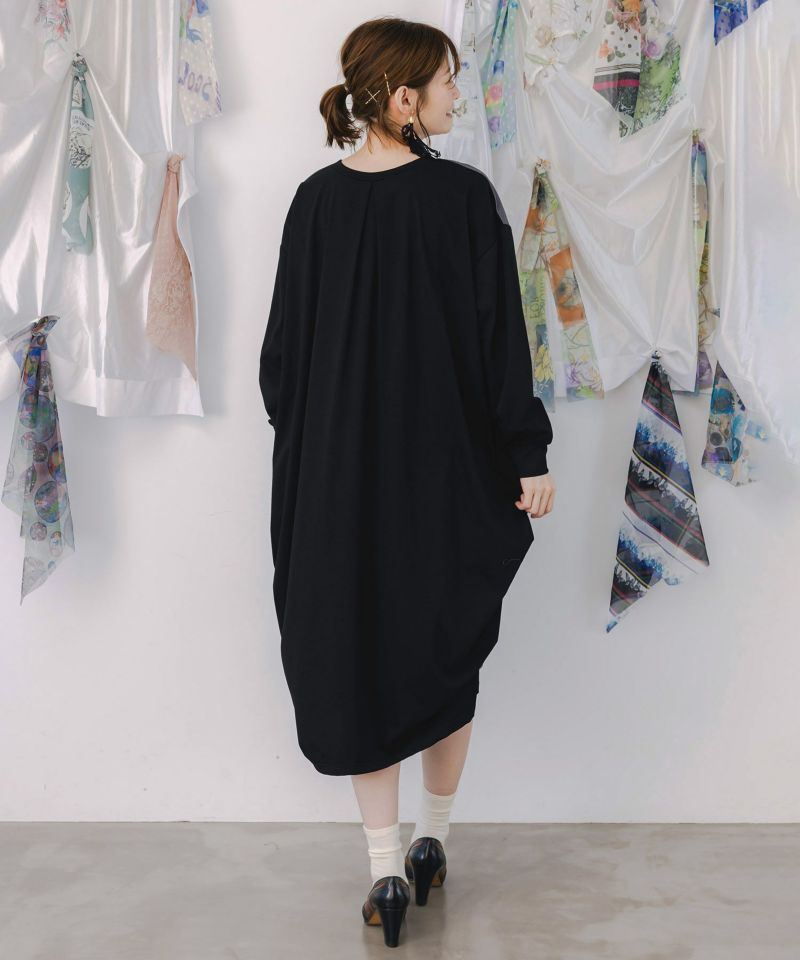 不思議な街柄タック入りワンピース-5