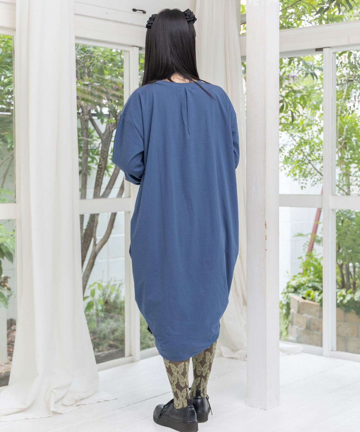 不思議な街柄タック入りワンピース-10