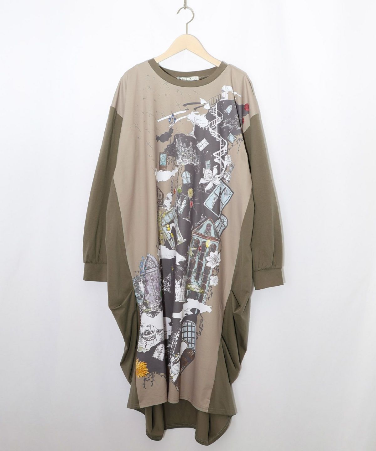 不思議な街柄タック入りワンピース-17