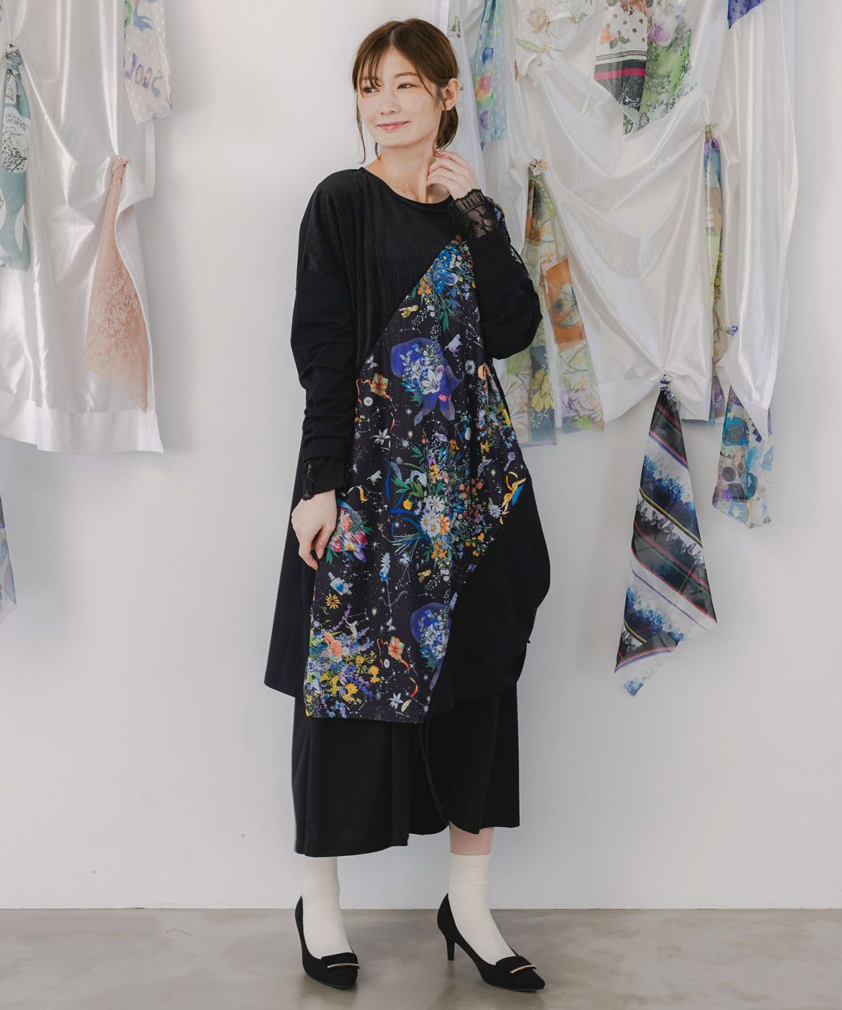 ネコと花の天の川柄 ドロストワンピース-1