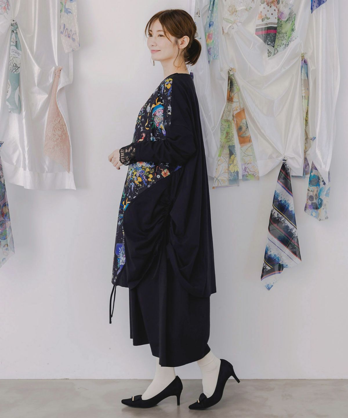 ネコと花の天の川柄 ドロストワンピース-3