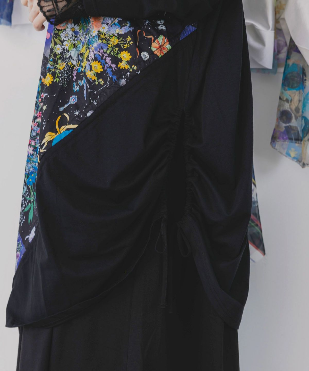 ネコと花の天の川柄 ドロストワンピース-5