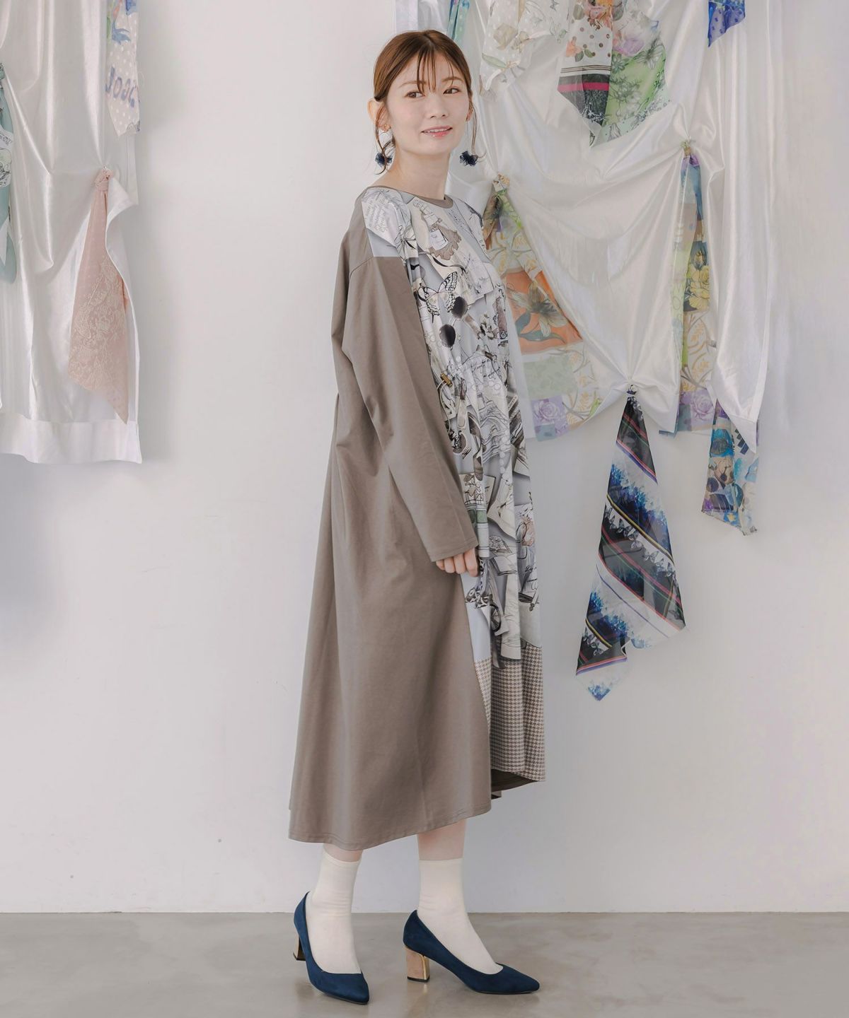 お買い物大好き女子のコラージュ柄ワンピース-3