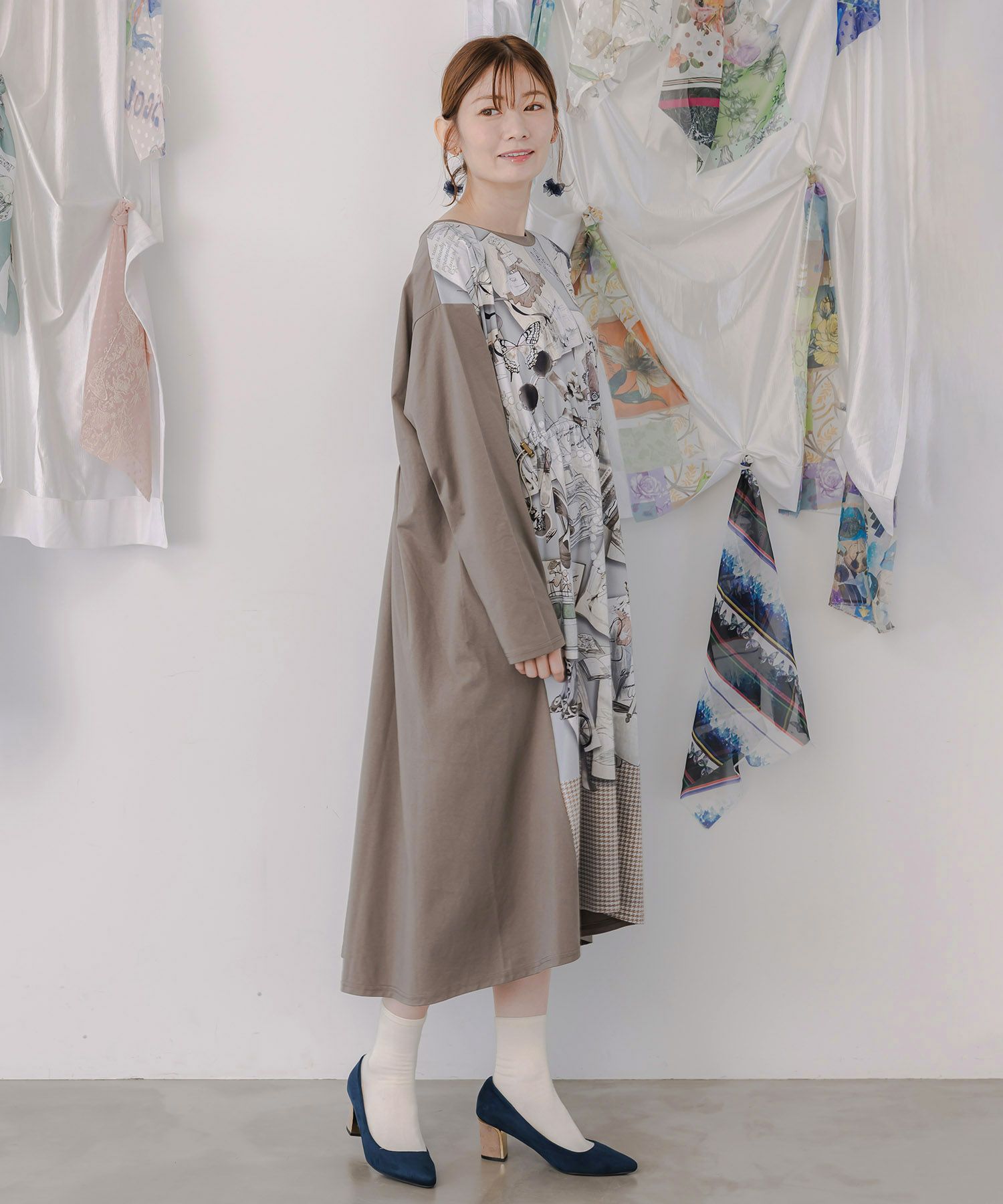 お買い物大好き女子のコラージュ柄ワンピース-3