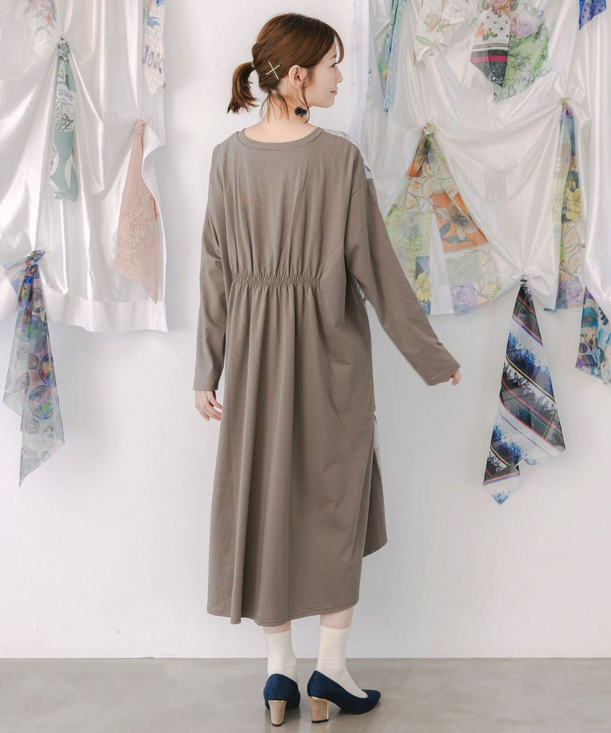 お買い物大好き女子のコラージュ柄ワンピース-4