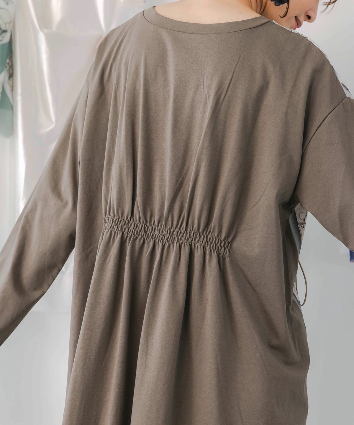 お買い物大好き女子のコラージュ柄ワンピース-7