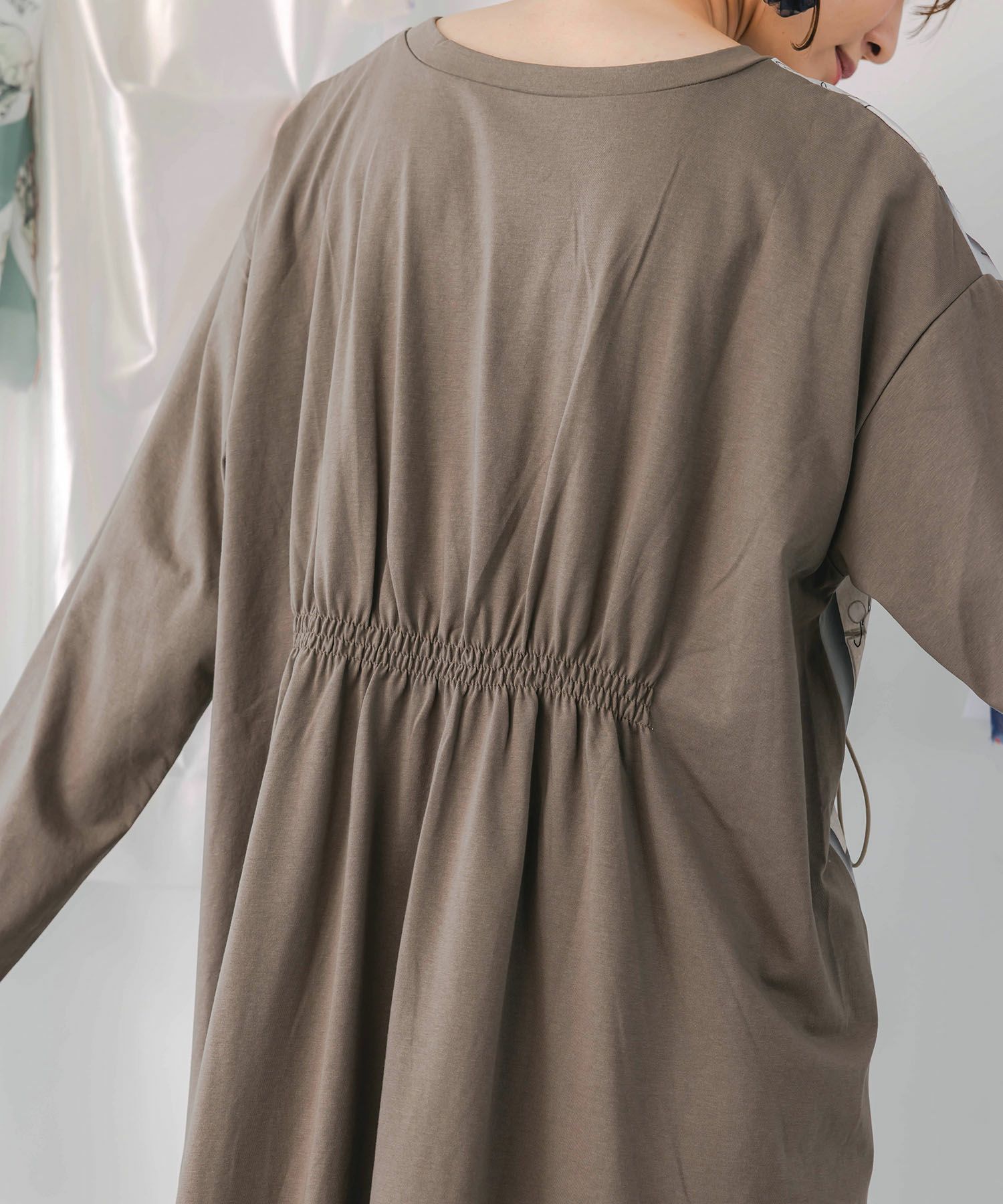 お買い物大好き女子のコラージュ柄ワンピース-7