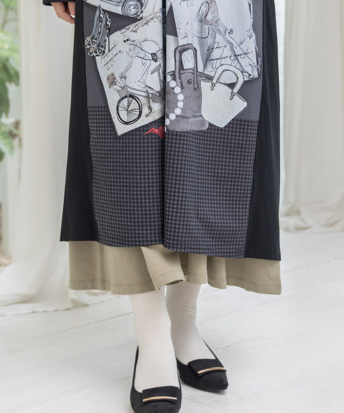 お買い物大好き女子のコラージュ柄ワンピース-13