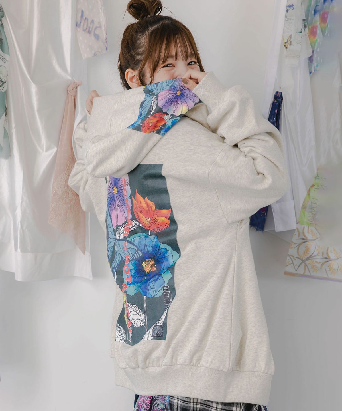 花蝶柄スカ子箔プリントロゴパーカー-1