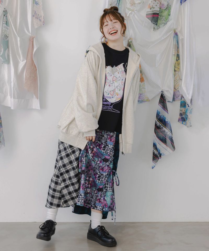 ほはだ 153657：花蝶柄スカ子箔プリントロゴパーカーの通販-ScoLar