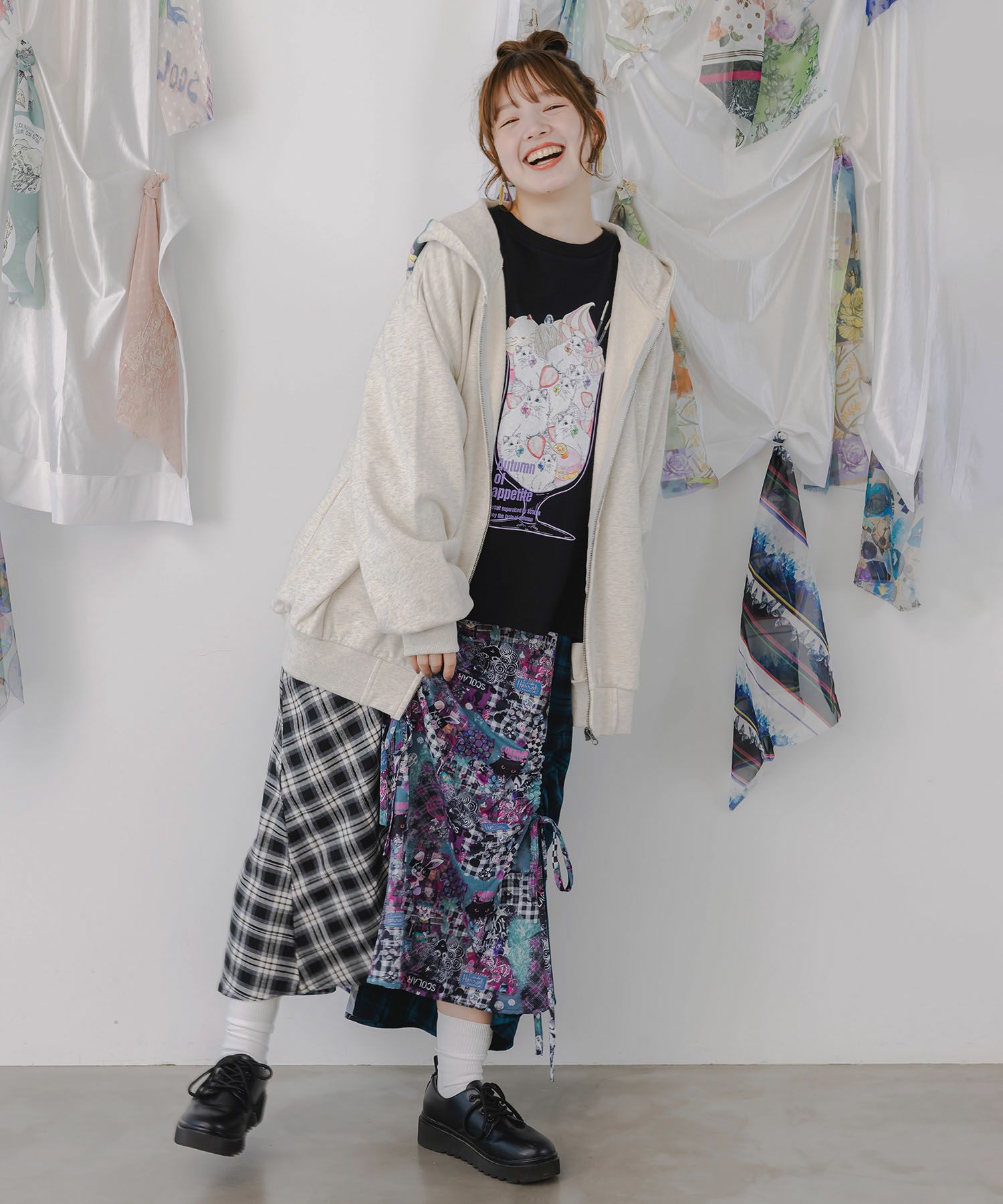 花蝶柄スカ子箔プリントロゴパーカー-3