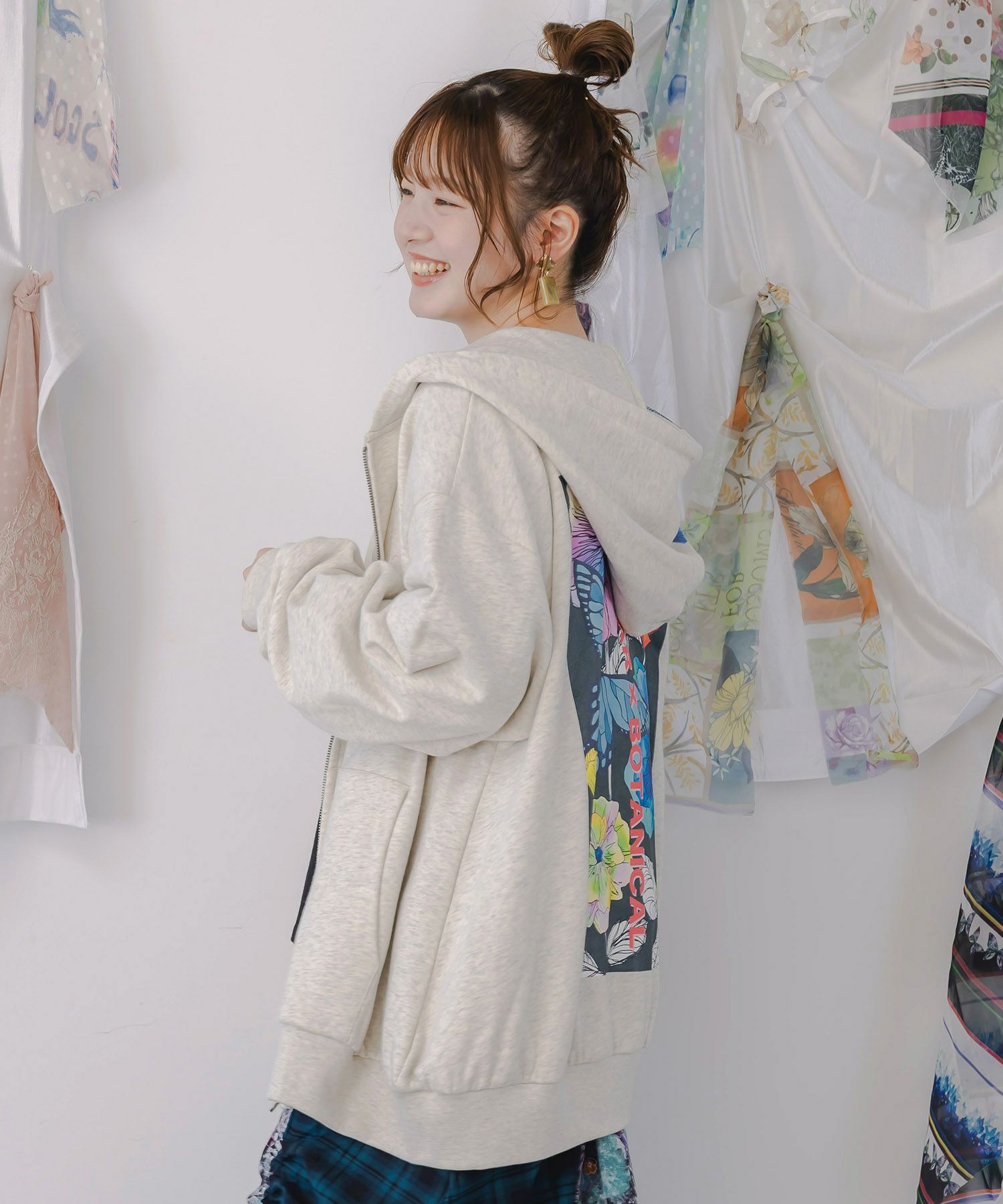 花蝶柄スカ子箔プリントロゴパーカー-4