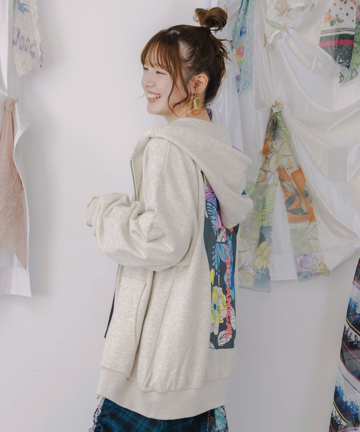 花蝶柄スカ子箔プリントロゴパーカー-4