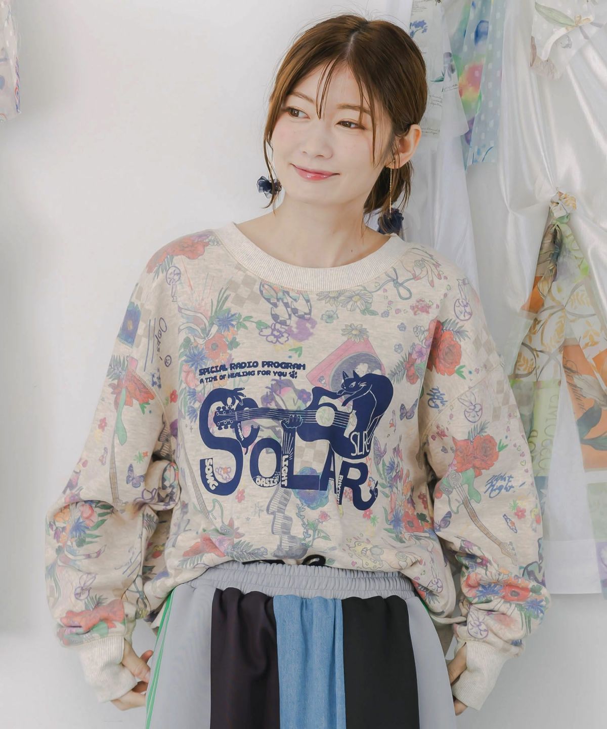 花と音楽のスウェットプルオーバー-3