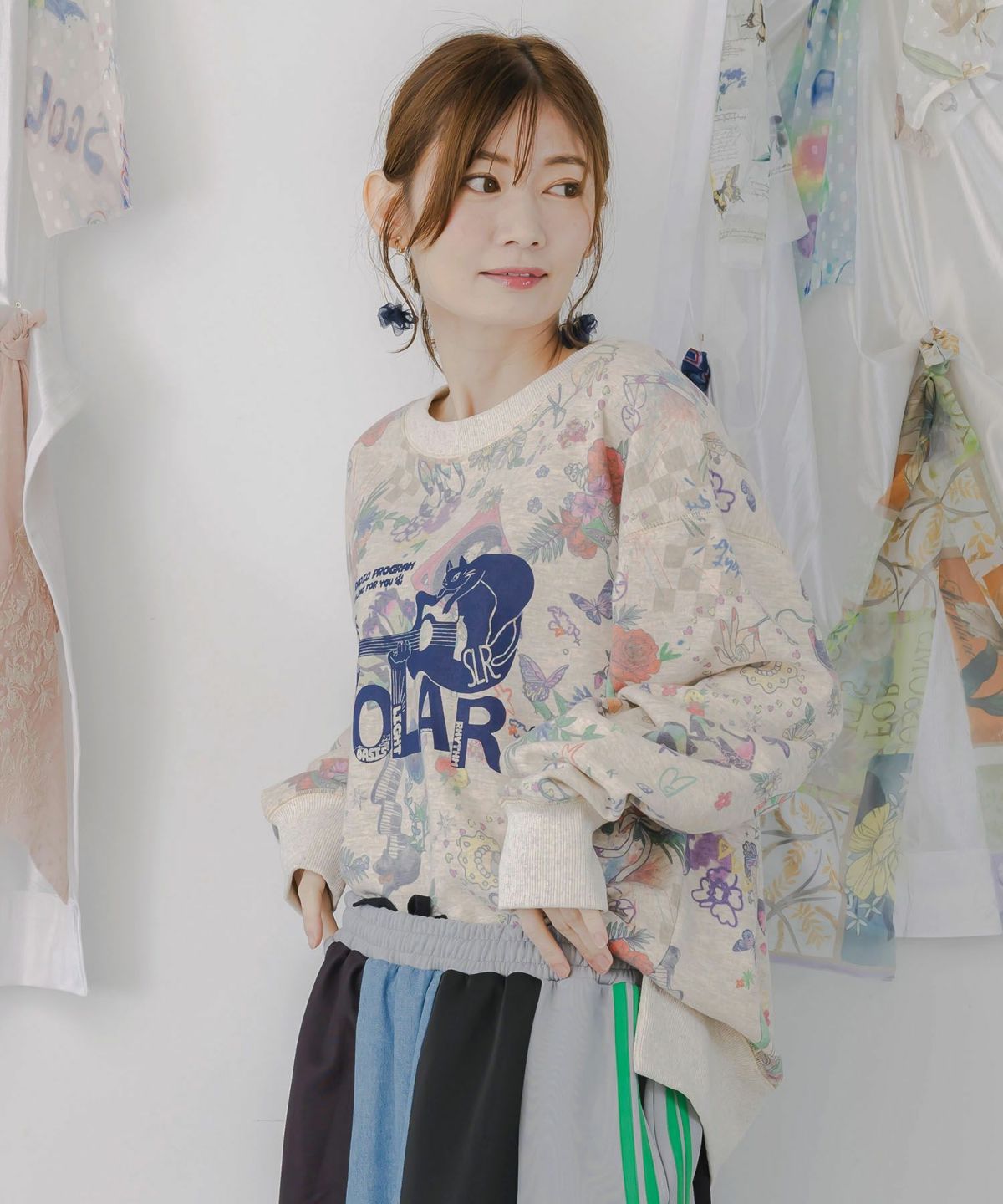 花と音楽のスウェットプルオーバー-4