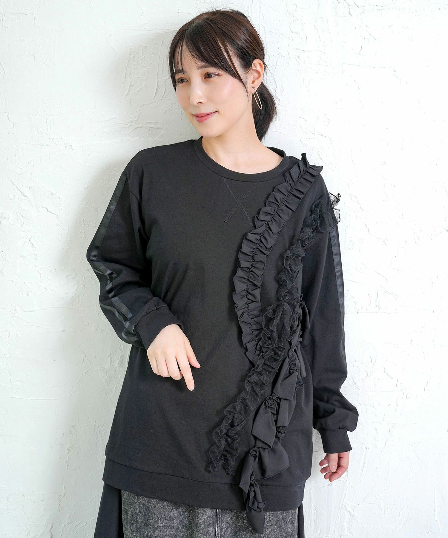 753002：フリルとサテンテープ付きプルオーバーの通販-ScoLar