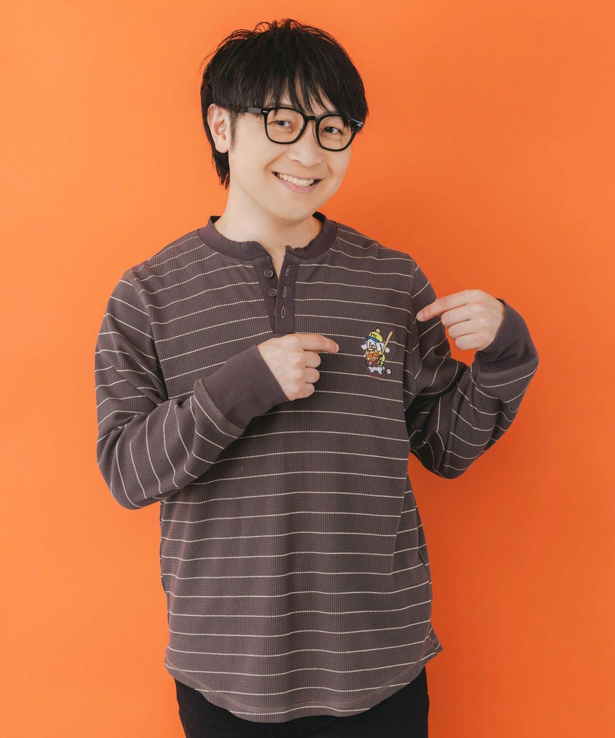 ワッフル頬張り中のシロプーのワッフルロンT-4