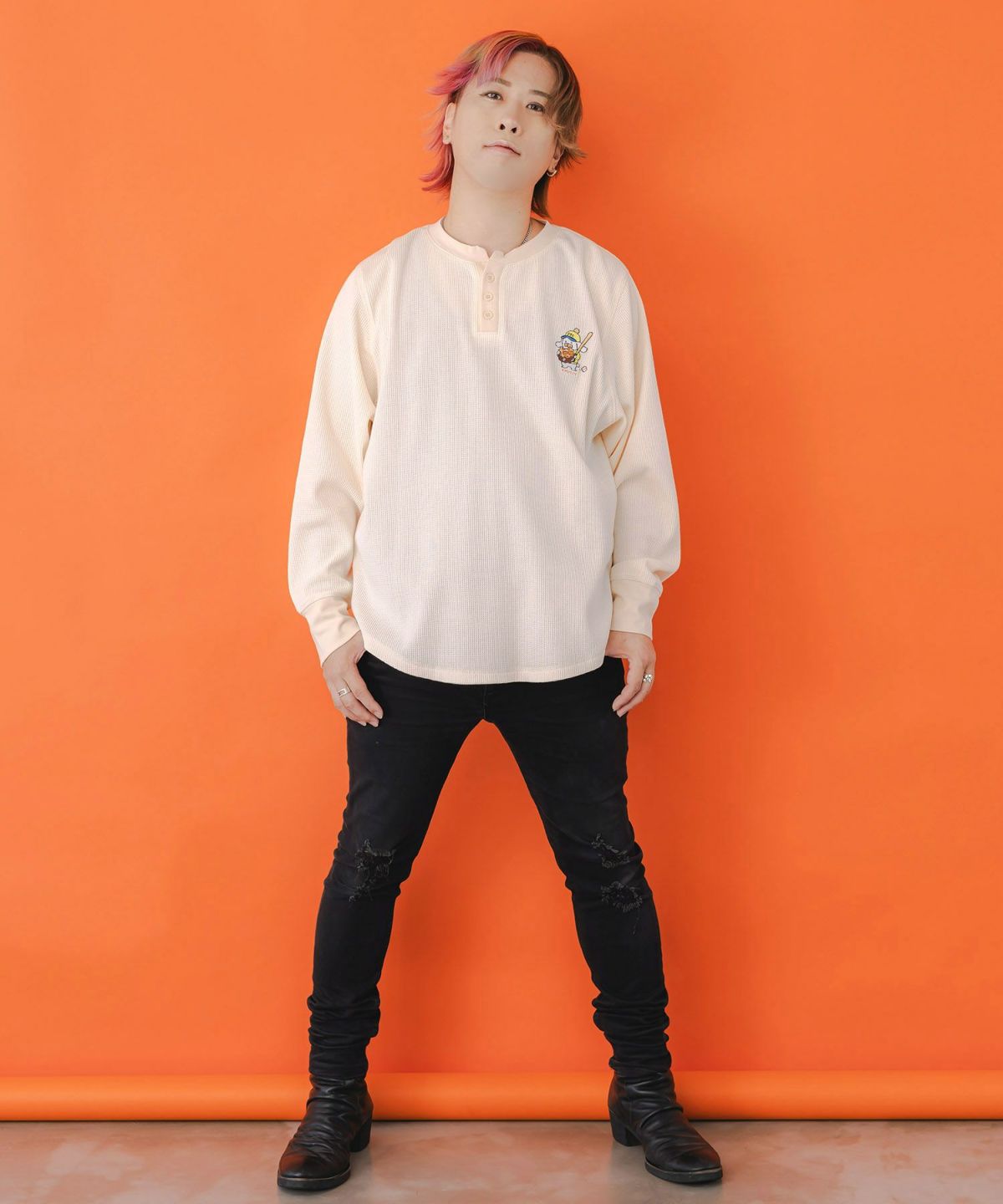 ワッフル頬張り中のシロプーのワッフルロンT-9