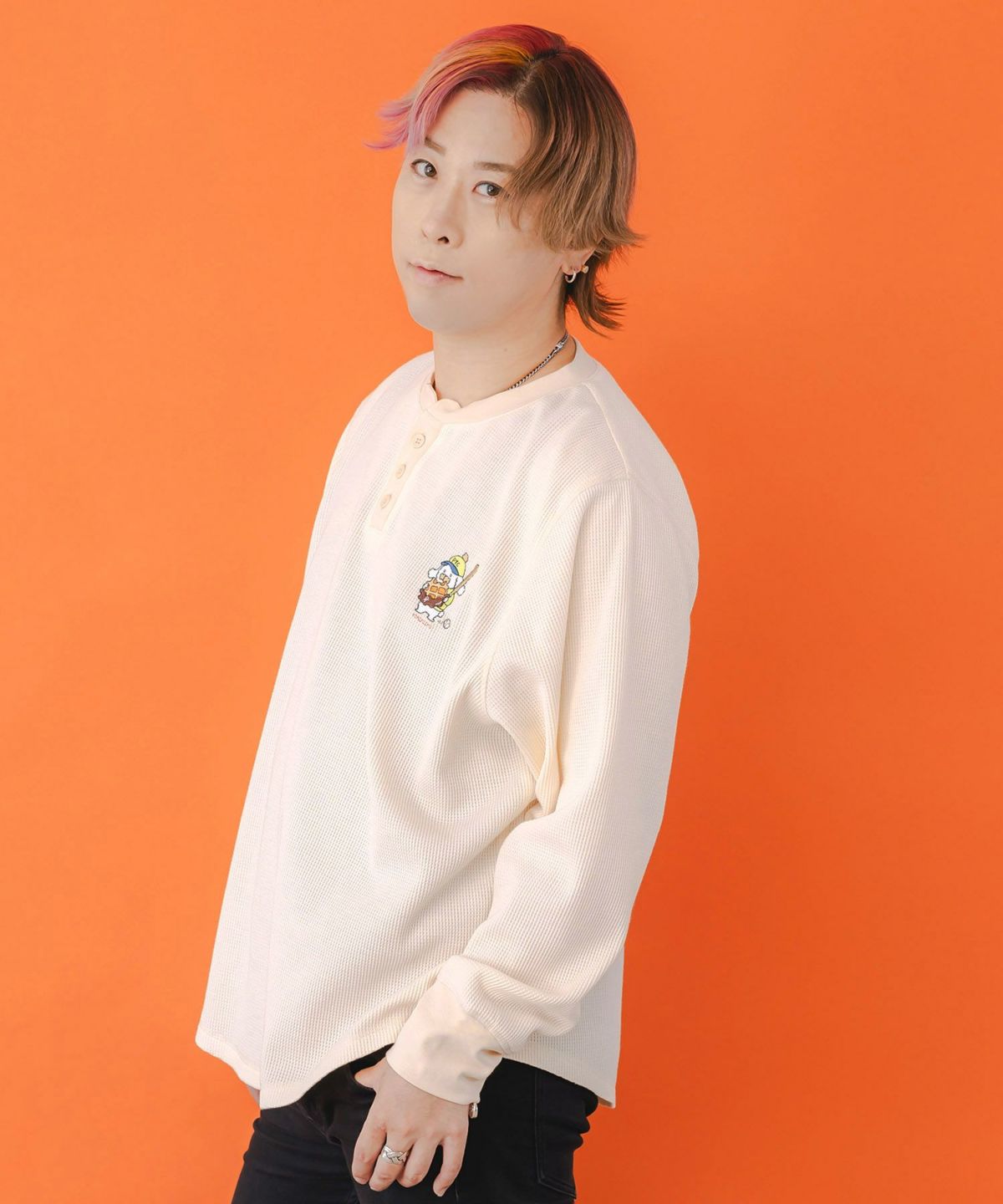 ワッフル頬張り中のシロプーのワッフルロンT-10