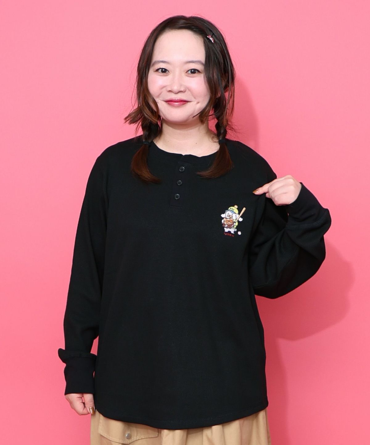 ワッフル頬張り中のシロプーのワッフルロンT-13