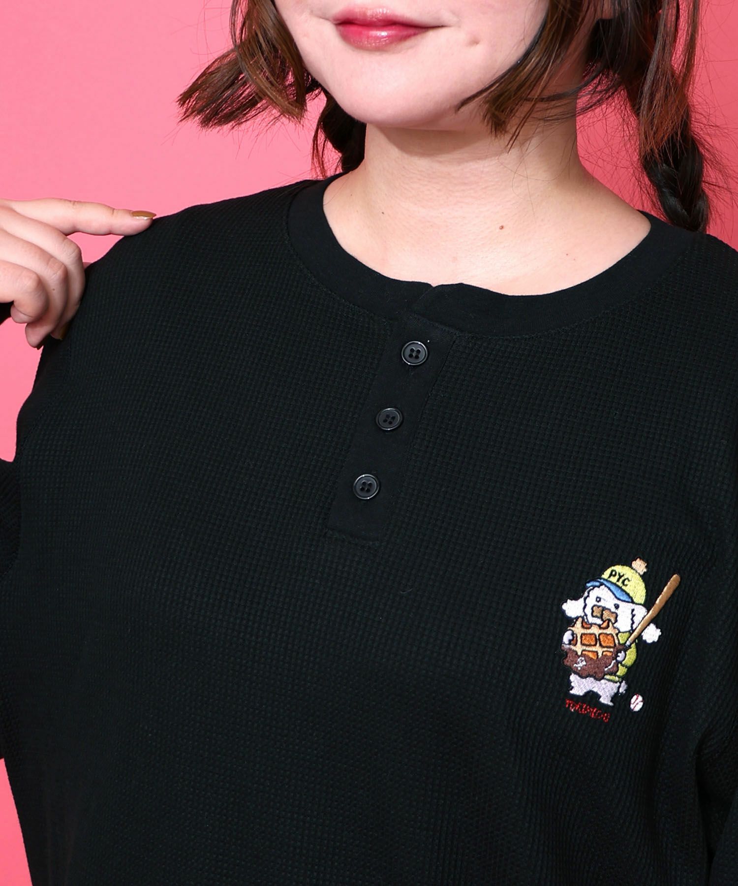 ワッフル頬張り中のシロプーのワッフルロンT-17