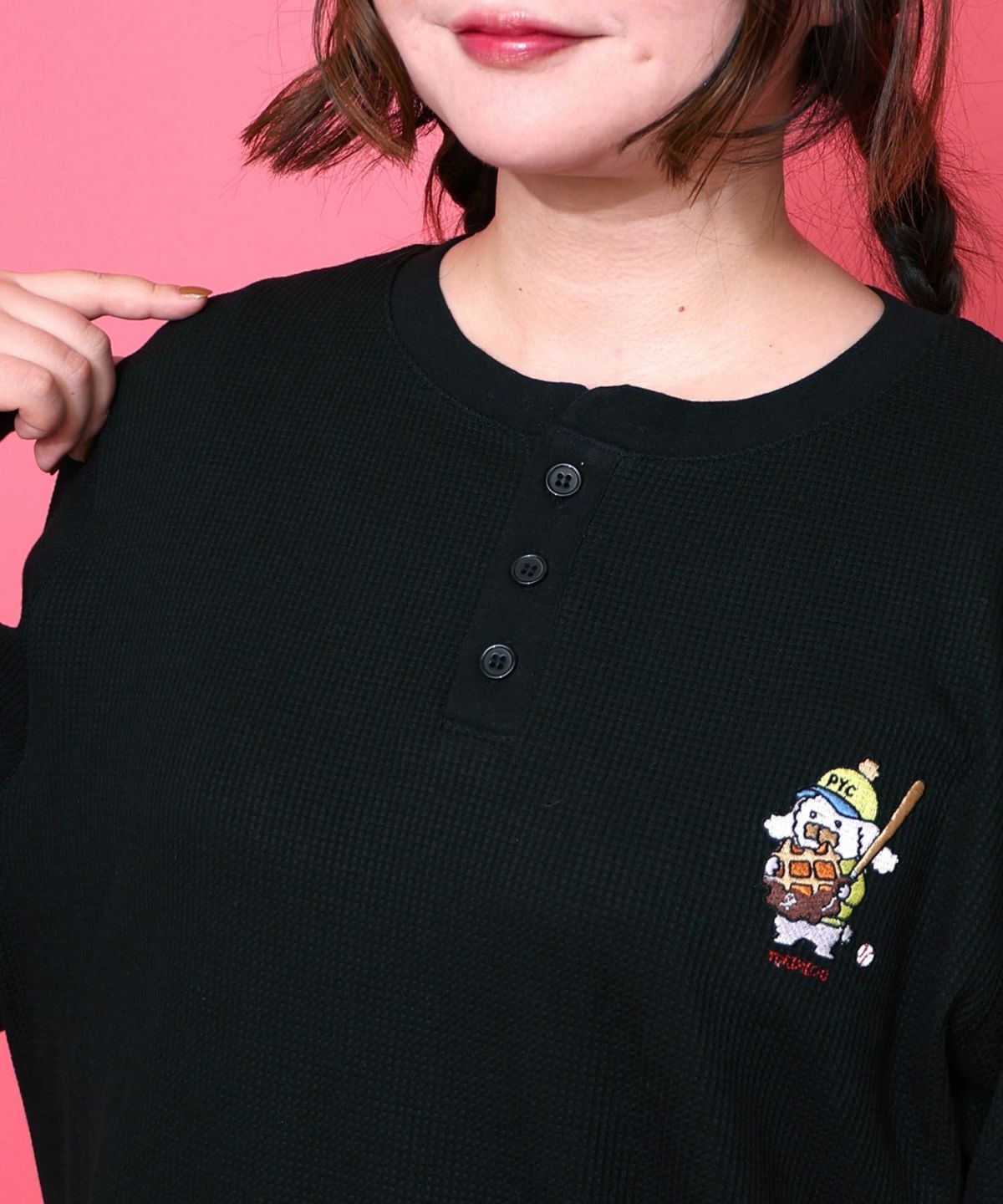 ワッフル頬張り中のシロプーのワッフルロンT-17