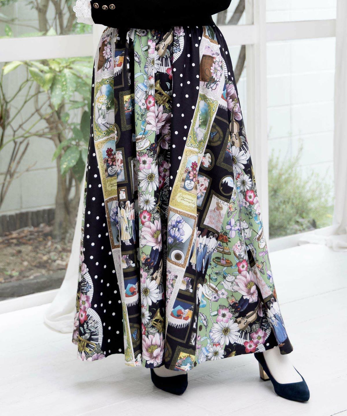 芸術と音楽と花のコラージュ柄フレアスカート-1