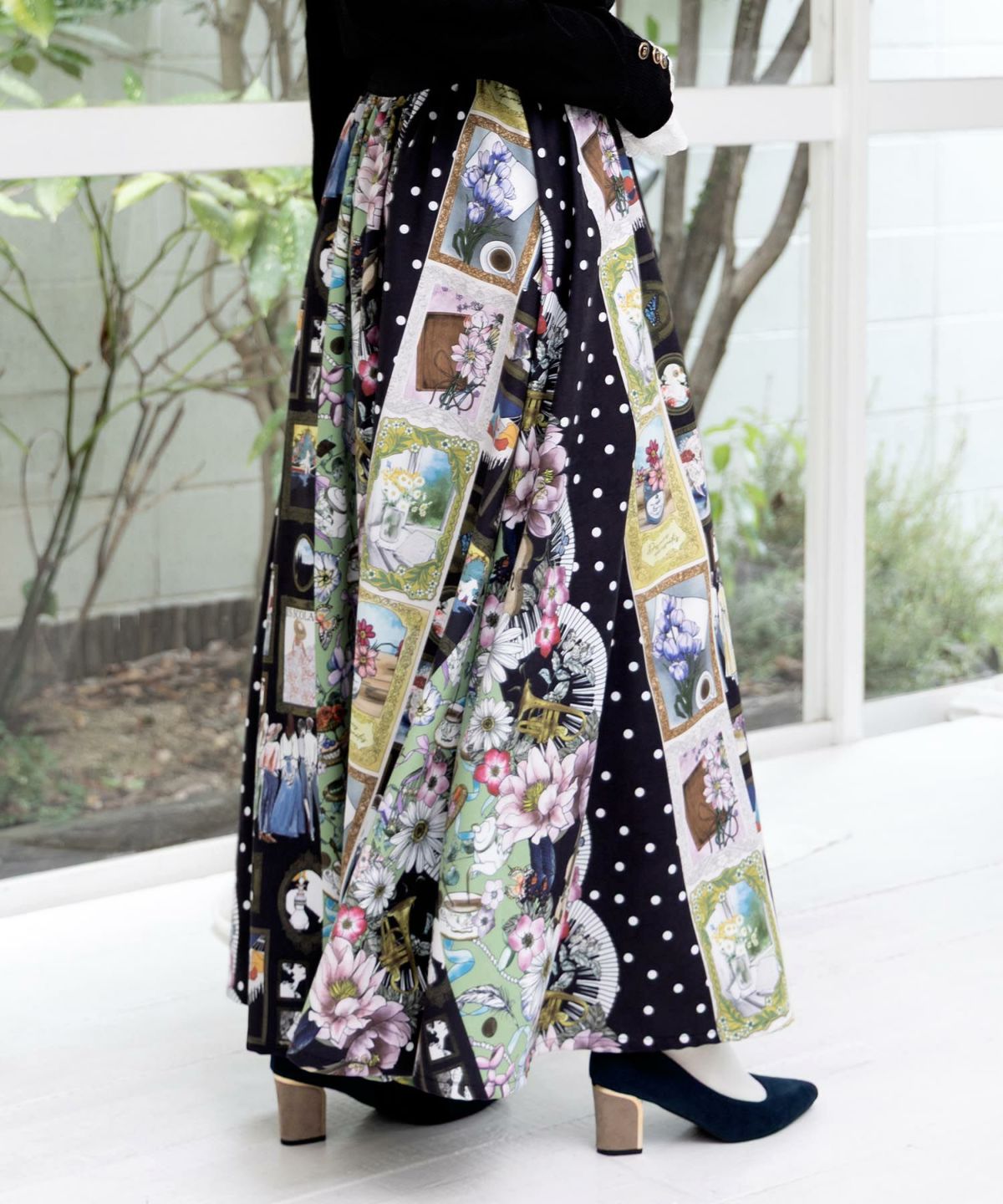 芸術と音楽と花のコラージュ柄フレアスカート-3