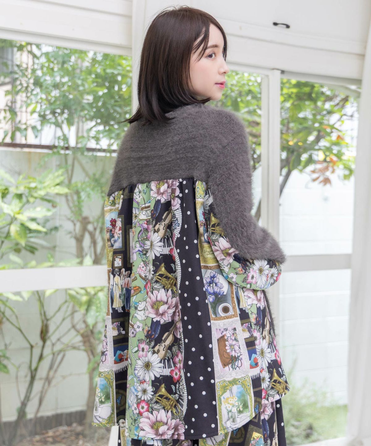 芸術と音楽と花のコラージュ柄ロングカーディガン-1