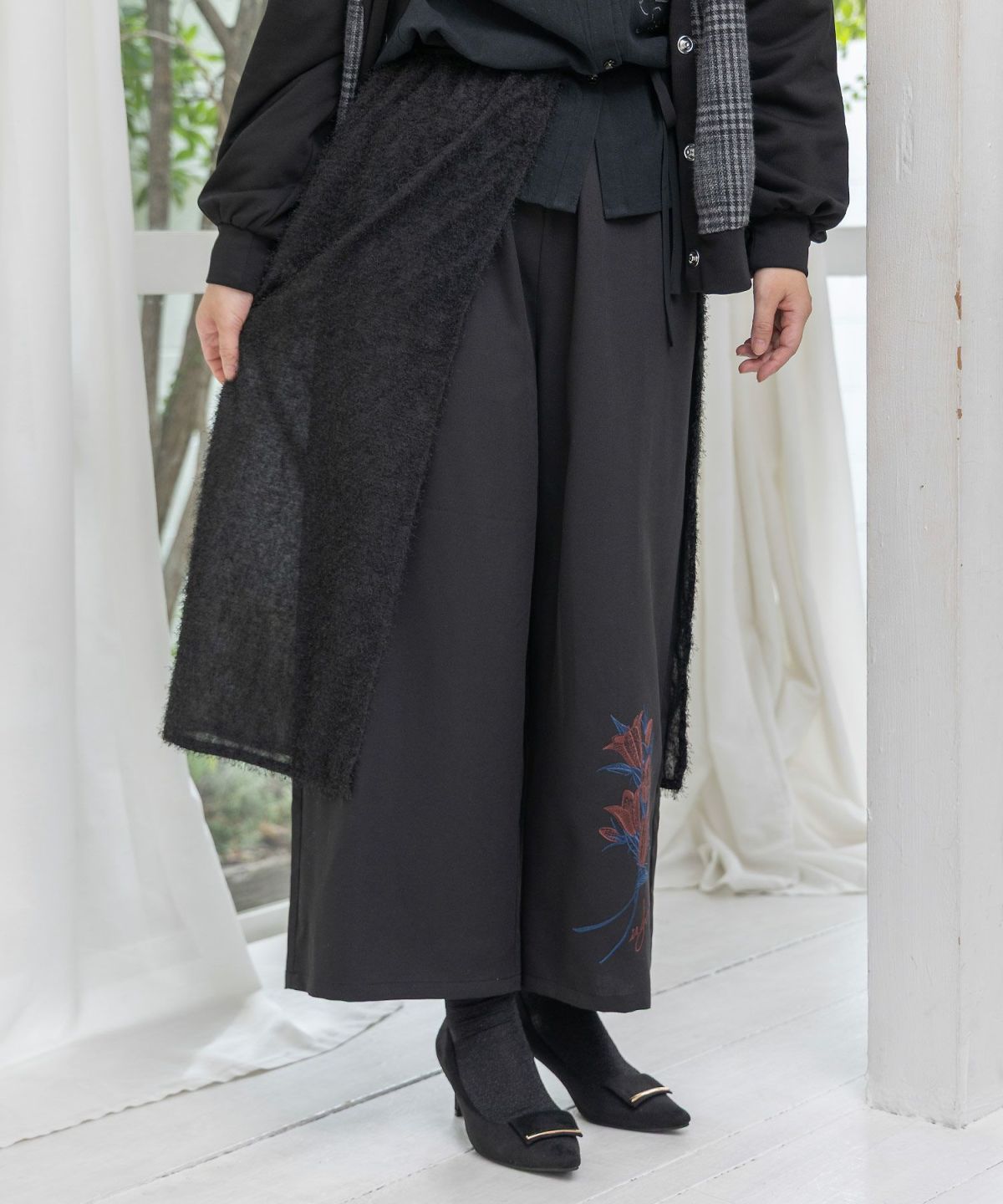 フリンジシフォン巻きスカート付き花刺繍パンツ-1