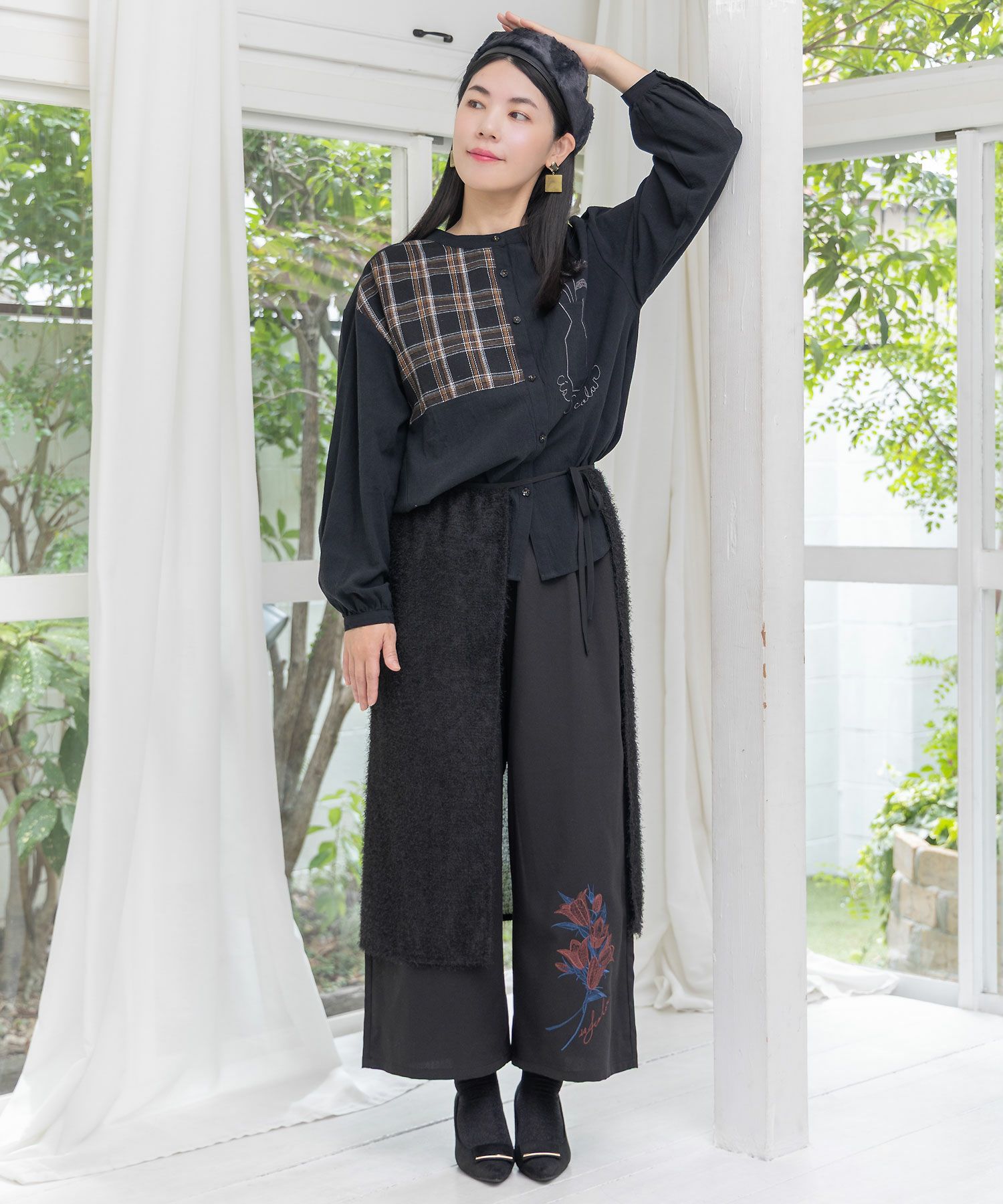 553253：フリンジシフォン巻きスカート付き花刺繍パンツの通販-ScoLar