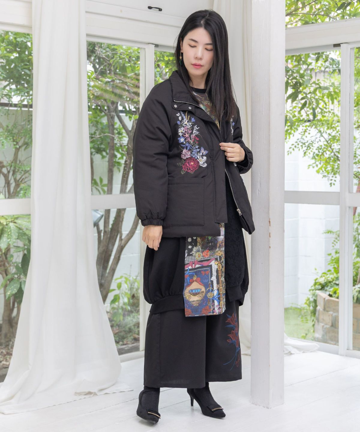 フリンジシフォン巻きスカート付き花刺繍パンツ-9