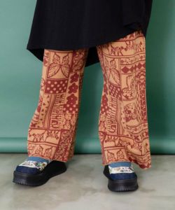 153688：ネコと蝶と植物のエスニック風ニットパンツの通販-ScoLar