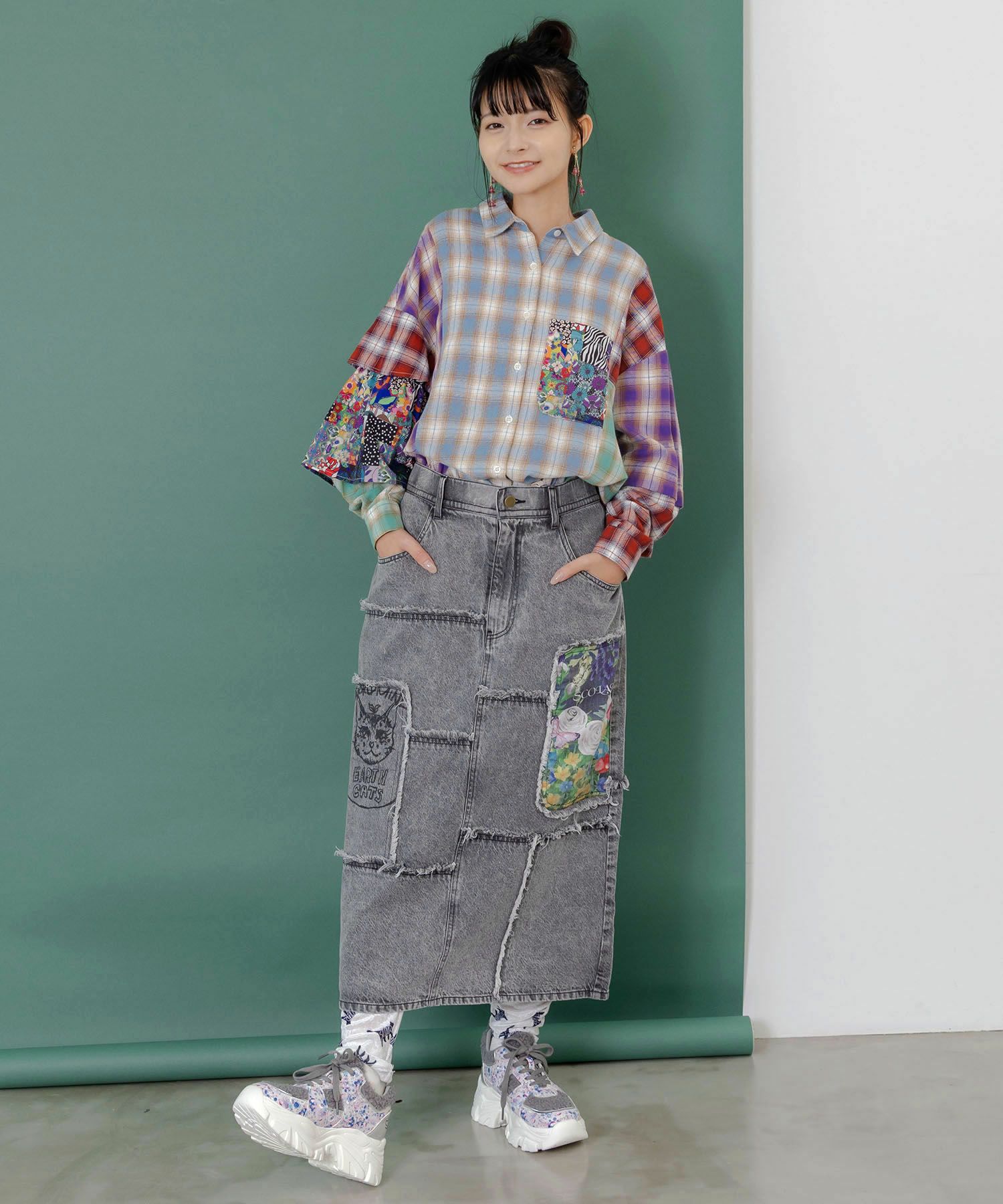 チェックと総柄のアシメパッチワークシャツ-2