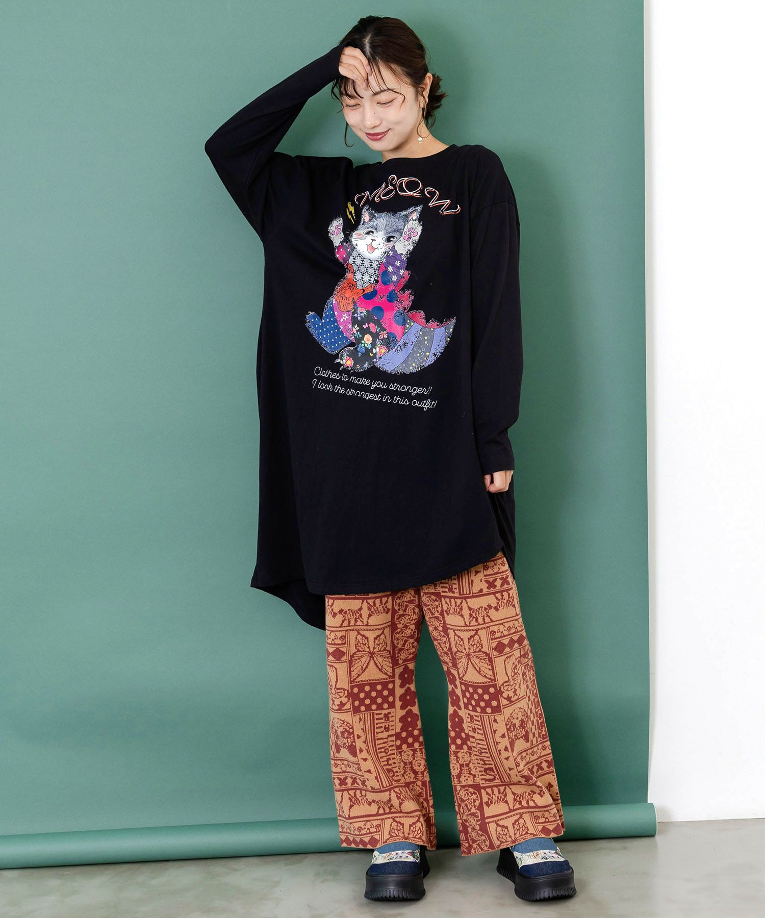 威嚇する人畜無害猫怪獣柄プルオーバー-2