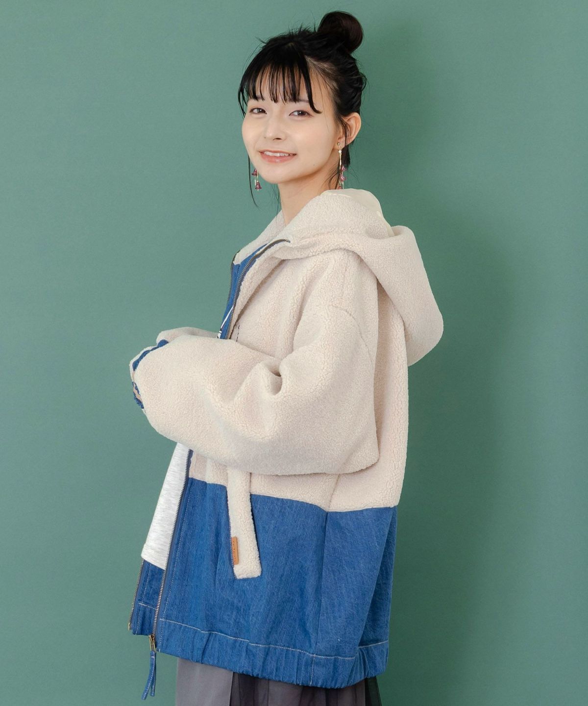 ボア×デニムの異素材切替フード付きブルゾン-4