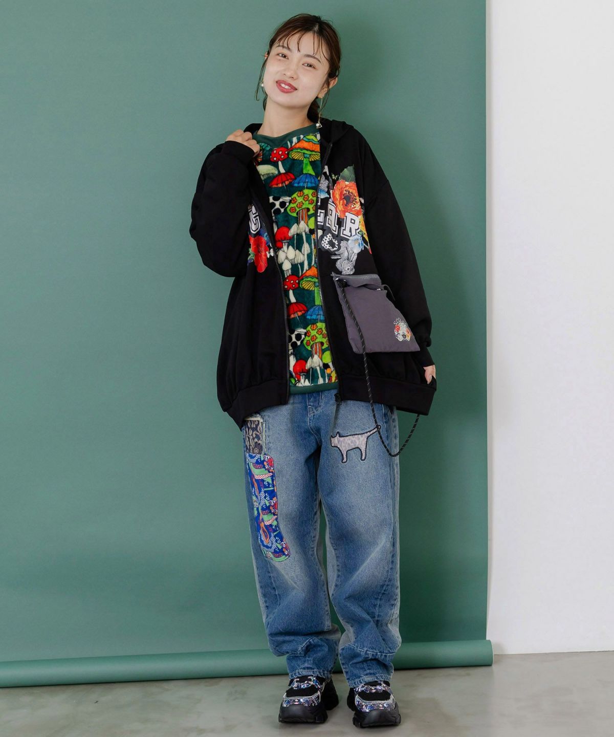 取り外し可能サコッシュ付き 花×ロゴパーカー-2