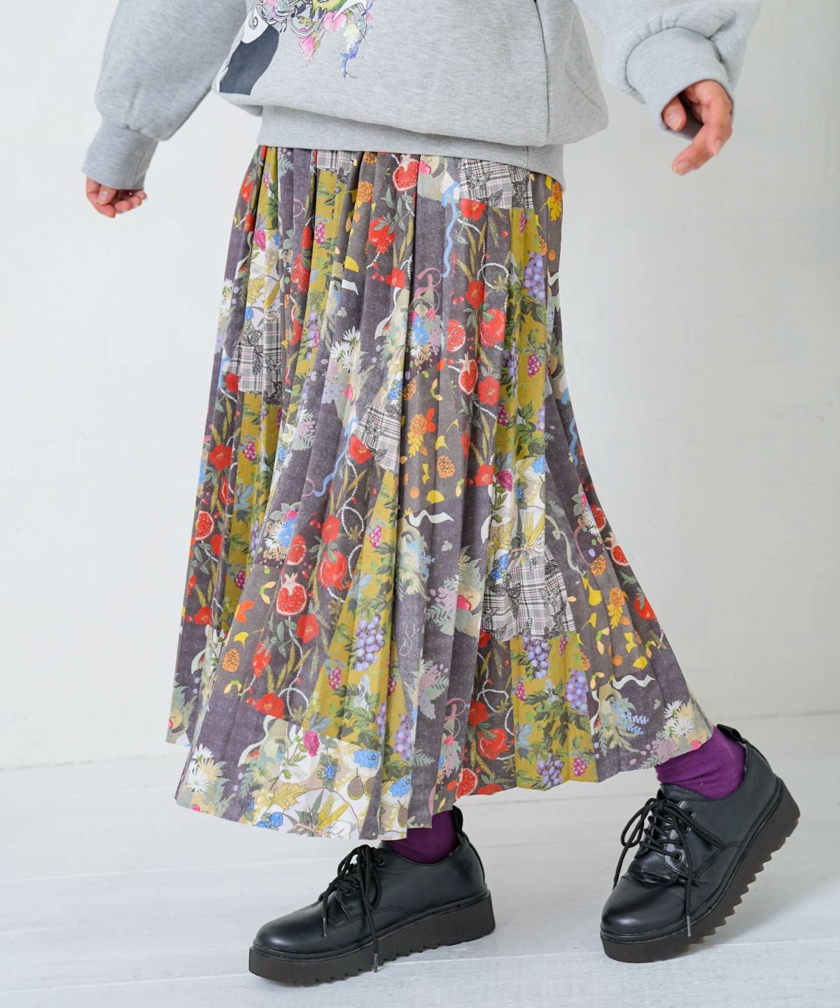 豊穣と繁栄柄スウェードポンチプリーツスカート-1