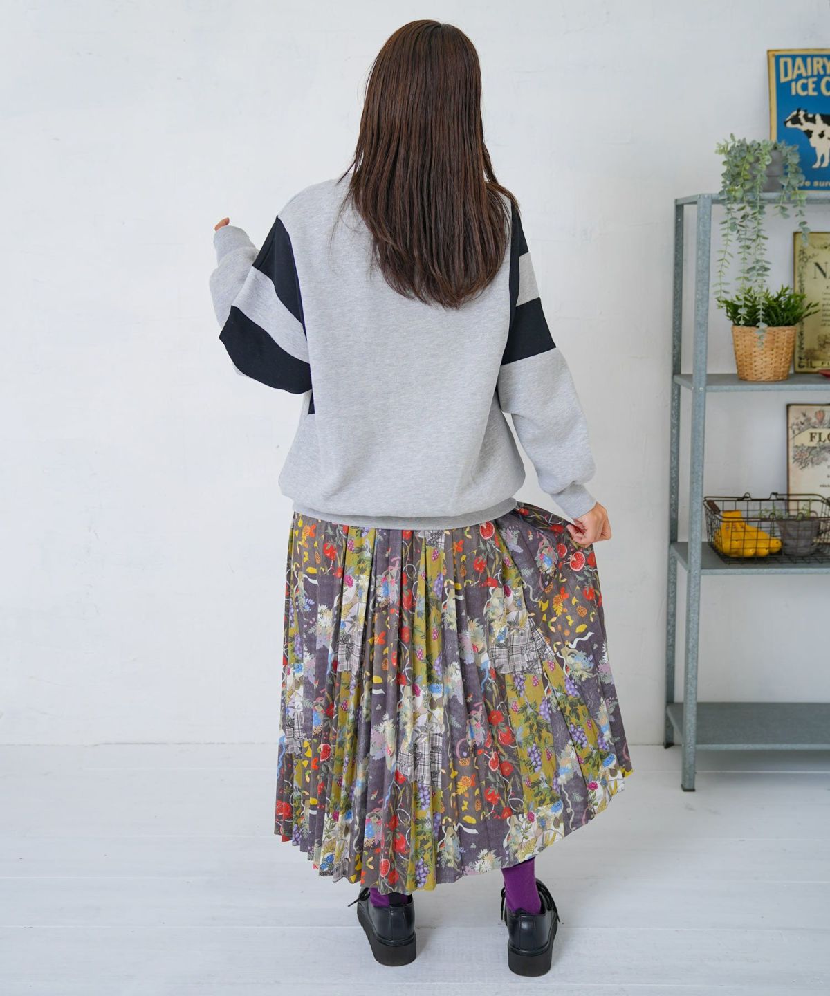 豊穣と繁栄柄スウェードポンチプリーツスカート-4