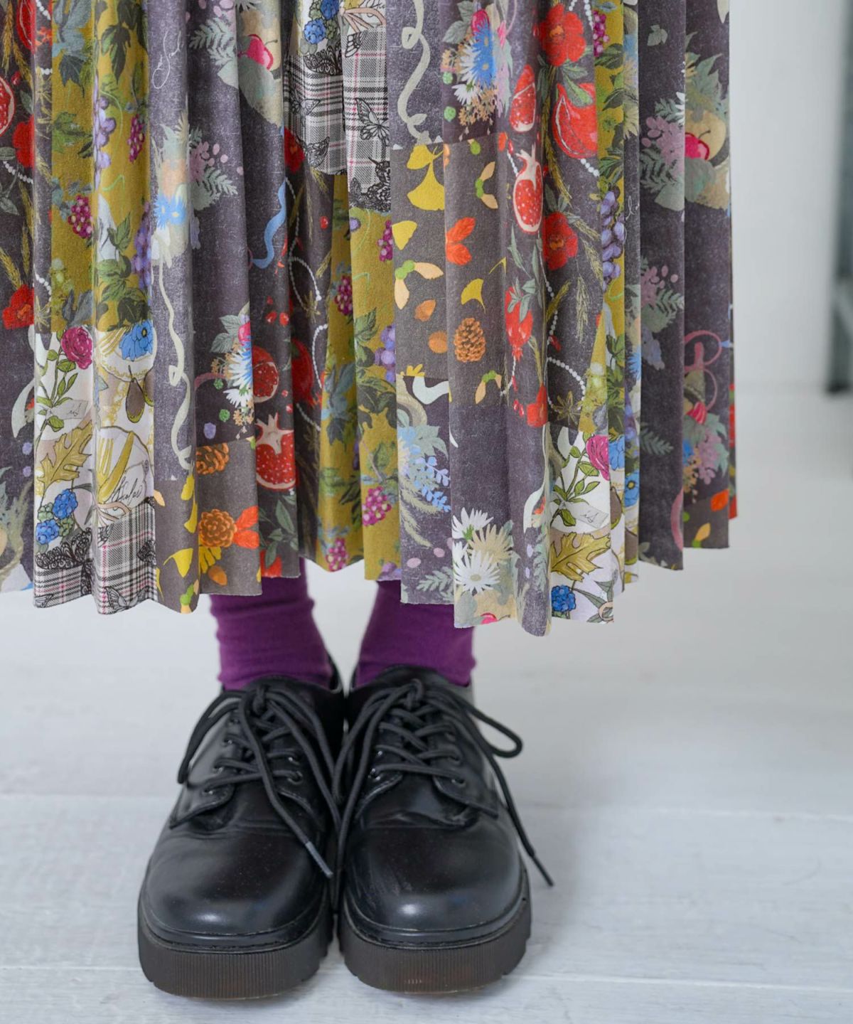 豊穣と繁栄柄スウェードポンチプリーツスカート-5