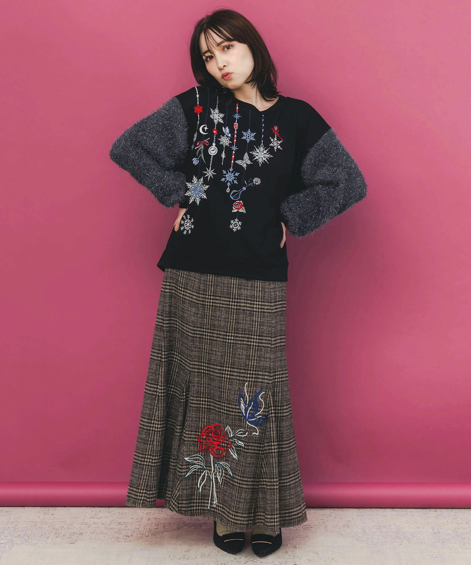 雪の結晶ガーランド刺繍裏毛×ラメフェザーニット-2