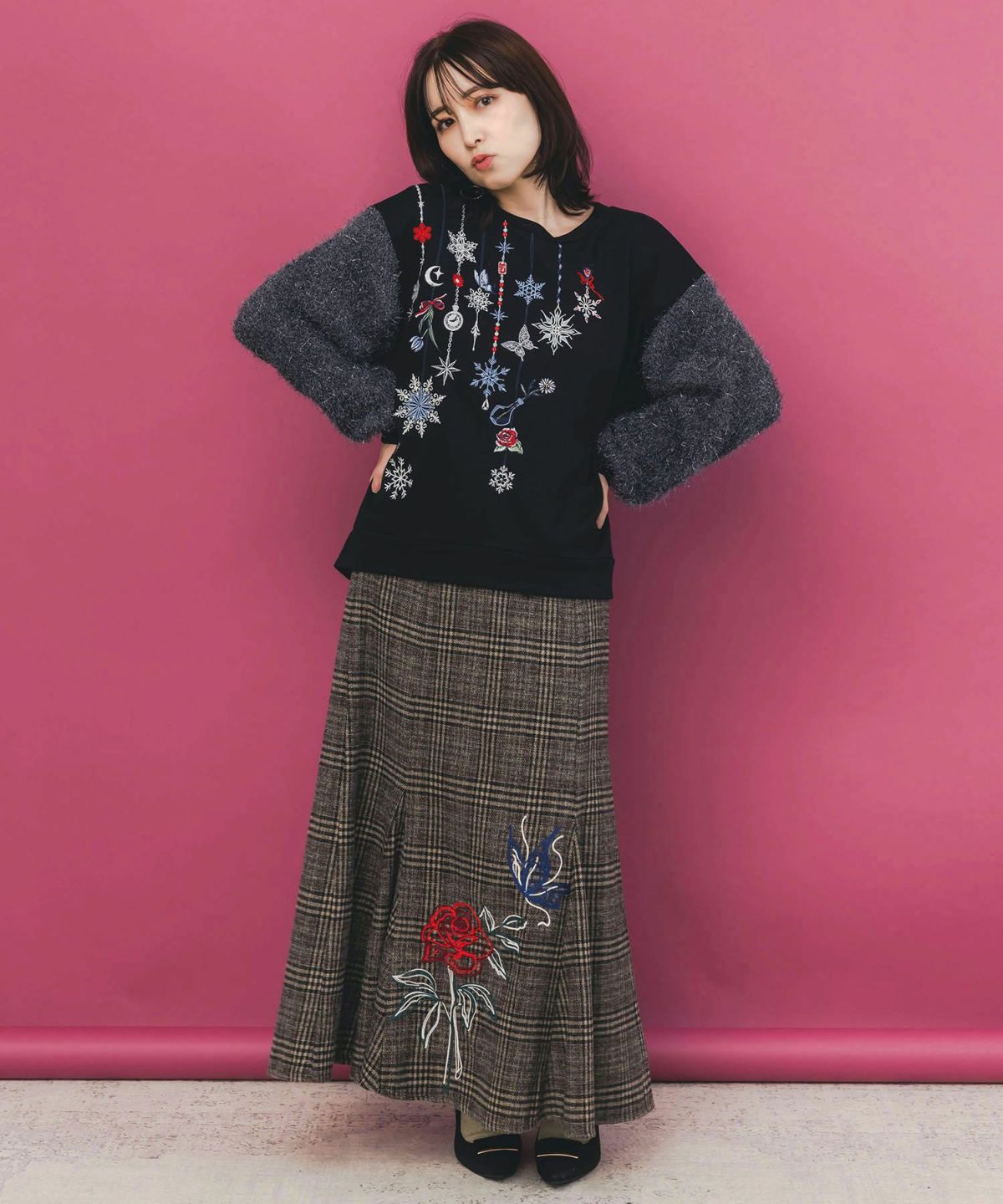 雪の結晶ガーランド刺繍裏毛×ラメフェザーニット-2