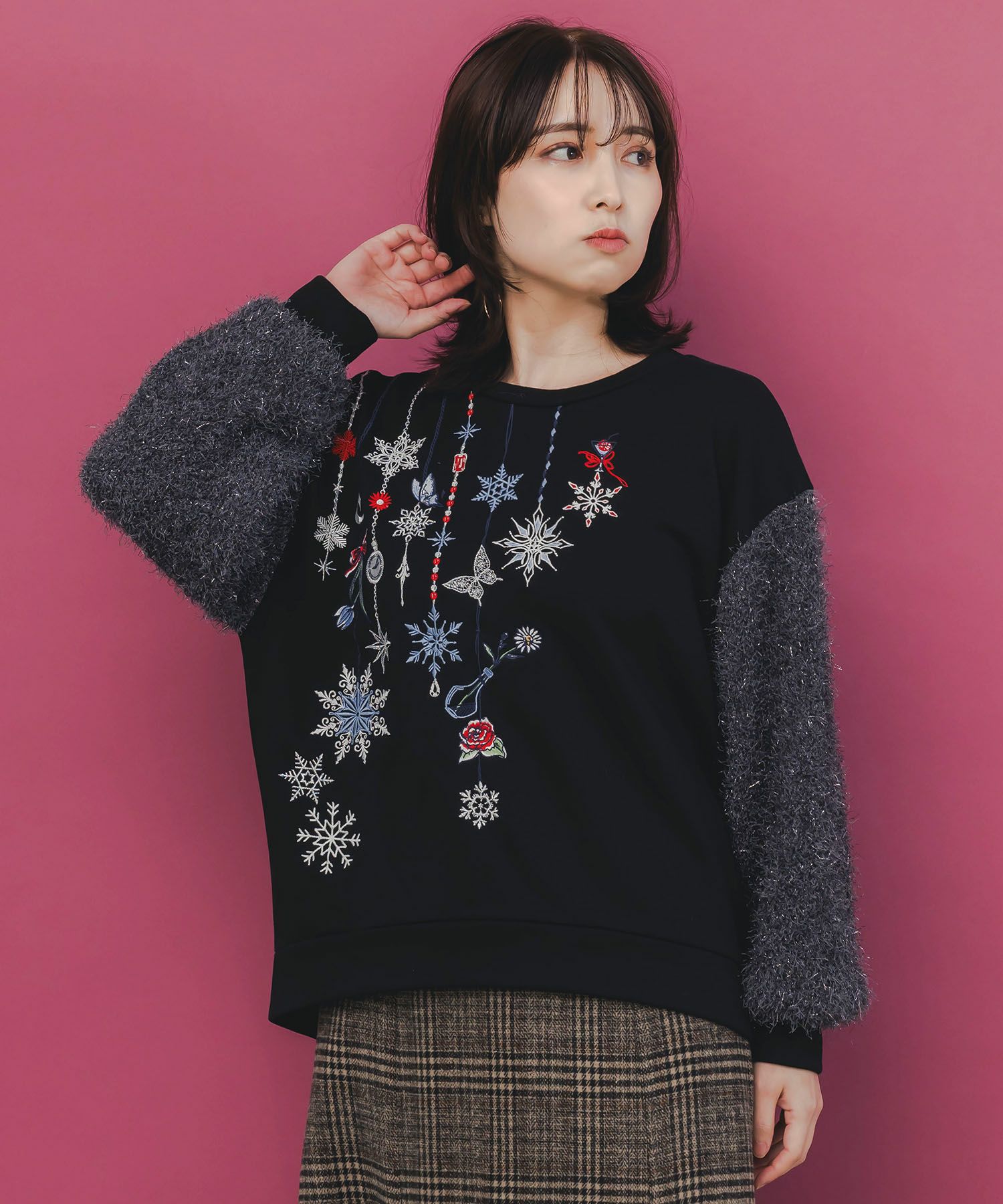 雪の結晶ガーランド刺繍裏毛×ラメフェザーニット-3