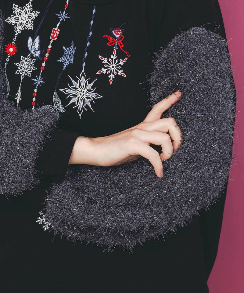 雪の結晶ガーランド刺繍裏毛×ラメフェザーニット-6